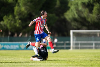 Una acción del Tordesillas 1-0 Almazán en Las Salinas.
