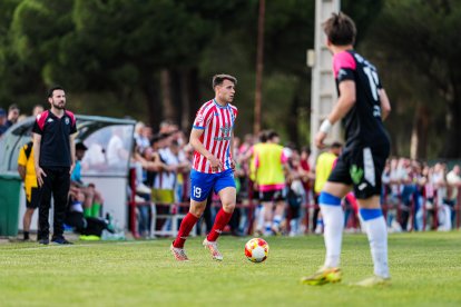 Una acción del Tordesillas 1-0 Almazán en Las Salinas.