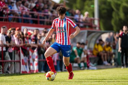 Una acción del Tordesillas 1-0 Almazán en Las Salinas.