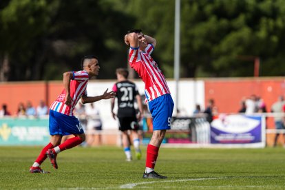 Una acción del Tordesillas 1-0 Almazán en Las Salinas.