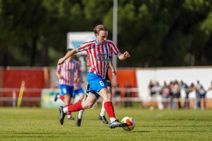 Una acción del Tordesillas 1-0 Almazán en Las Salinas.