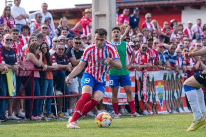 Una acción del Tordesillas 1-0 Almazán en Las Salinas.