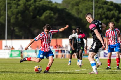 Una acción del Tordesillas 1-0 Almazán en Las Salinas.