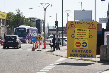 Un momento de las obras en el puente de Daniel del Olmo en Valladolid.