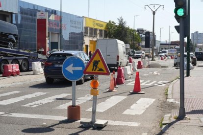 Un momento de las obras en el puente de Daniel del Olmo en Valladolid.