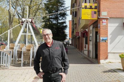 Carlos Artigas, dueño del restaurante Taberna Obregón, en el número 14