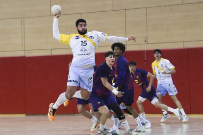 Una acción del Barça Atlétic - Recoletas.