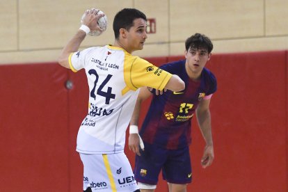 Una acción del Barça Atlétic - Recoletas.