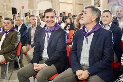 Alfonso Fernández Mañueco junto a Francisco Álvarez en la entrega de los I Premios de la Música Folk y Tradicional de Castilla y León