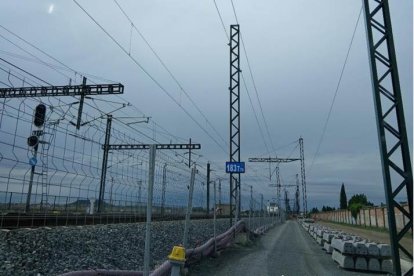 Trabajos previos de electrificación y suministros de material.