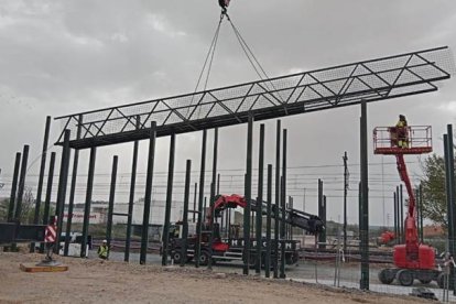 Trabajos previos de electrificación y suministros de material.
