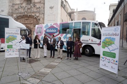 El presidente de la Diputación de Valladolid, Conrado Íscar, presenta las actividades que se va a realizar con motivo del 40 aniversario de los bibliobuses