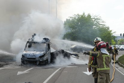 Incendio de un camión en en el paseo Zorrilla