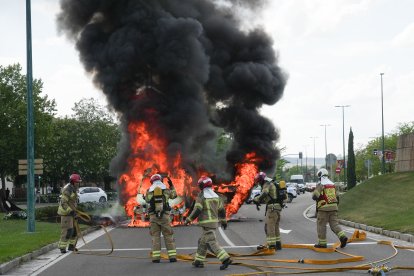 Incendio de un camión en en el paseo Zorrilla