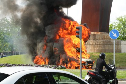 Incendio de un camión en en el paseo Zorrilla