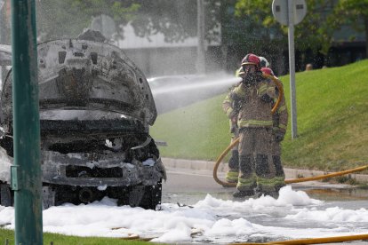 Incendio de un camión en en el paseo Zorrilla, junto a Vallsur.