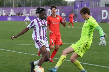 Una acción del Promesas - Burgos B en los Anexos.