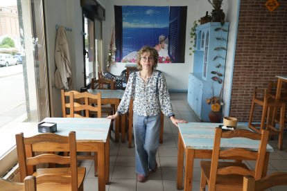Ana Isabel Valdivielso, dueña del café bar Donde Ana, en el número 13.