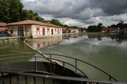 Dársena del Canal de Castilla de la Avenida de Gijón de Valladolid.