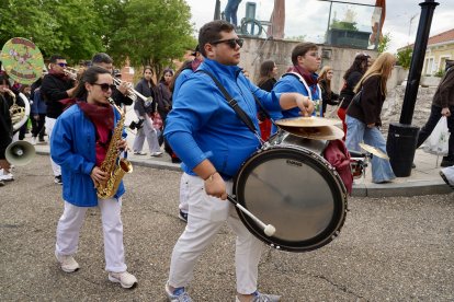 La Peña Los Torreznos invita a disfrutar y reencontrarse durante el Pregón que inicia las fiestas de San Juan en Arroyo.