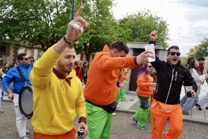 La Peña Los Torreznos invita a disfrutar y reencontrarse durante el Pregón que inicia las fiestas de San Juan en Arroyo.