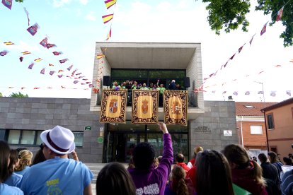 La Peña Los Torreznos invita a disfrutar y reencontrarse durante el Pregón que inicia las fiestas de San Juan en Arroyo.