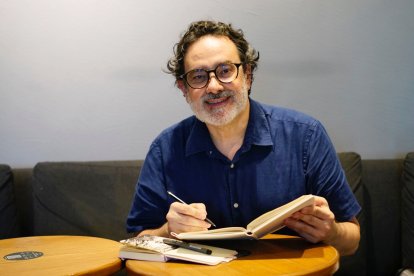 El infografista e ilustrador  vallisoletano, Adolfo Arranz, que vive y trabaja en Hong Kong para la agencia Reuters, ha sido elegido Mejor Diseñador Periodístico del mundo