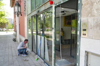 Trabajadores ultiman las obras del antiguo Marqués de la Ensenada.