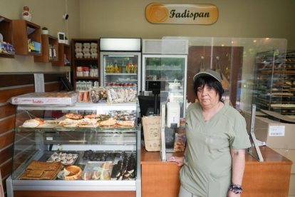 Ana Casares, trabajadora de la panadería Fadispan, en el número 4