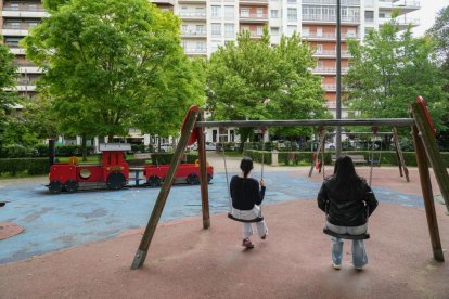 Parque infantil de la plaza Poniente en la actualidad