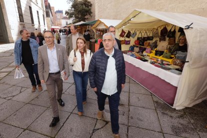 El mercado castellano da el pistoletazo de salida a las Fiestas de San Pedro Regalado 2026 en Valladolid.