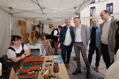 El mercado castellano da el pistoletazo de salida a las Fiestas de San Pedro Regalado 2026 en Valladolid.