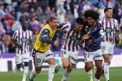 Imágenes que valen una permanencia en en Real Valladolid-Zaragoza.