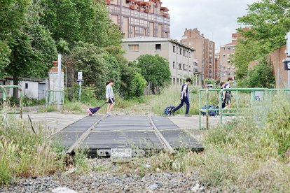 Parte de la vía de Ariza que todavía no se ha levantado en la calle Estación de Ariza