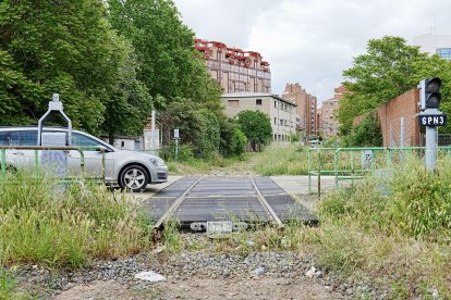 Parte de la vía de Ariza que todavía no se ha levantado en la calle Estación de Ariza