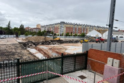 Situación actual de los terrenos que anteriormente estaban ocupados por la estación Gourmet y donde se construirá el aparcamiento subterráneo