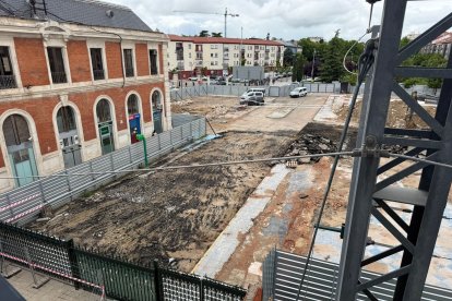 Situación actual de los terrenos que anteriormente estaban ocupados por la estación Gourmet y donde se construirá el aparcamiento subterráneo
