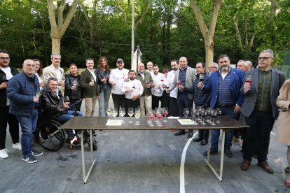 Cita gastronómica 'Vinos + Tapas' en la Acera de Recoletos de Valladolid.