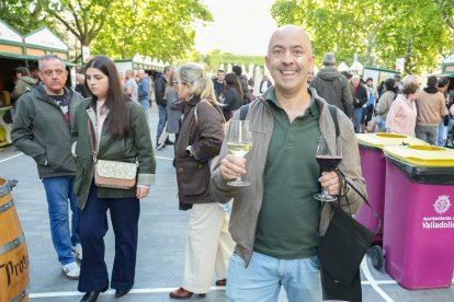 Cita gastronómica 'Vinos + Tapas' en la Acera de Recoletos de Valladolid.