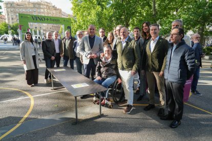 Cita gastronómica 'Vinos + Tapas' en la Acera de Recoletos de Valladolid.