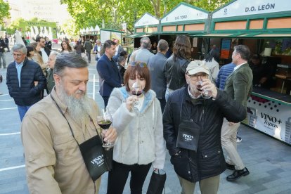 Cita gastronómica 'Vinos + Tapas' en la Acera de Recoletos de Valladolid.