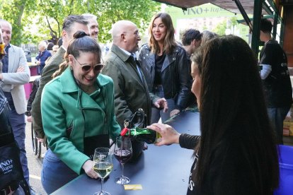 Cita gastronómica 'Vinos + Tapas' en la Acera de Recoletos de Valladolid.
