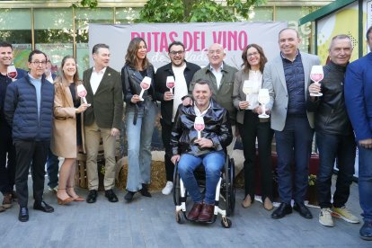 Cita gastronómica 'Vinos + Tapas' en la Acera de Recoletos de Valladolid.