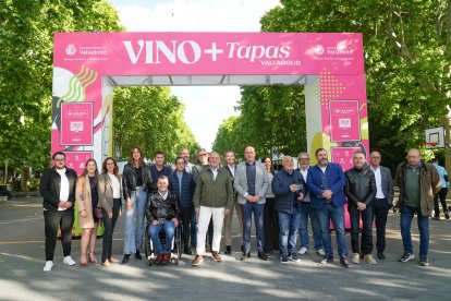 Cita gastronómica 'Vinos + Tapas' en la Acera de Recoletos de Valladolid.