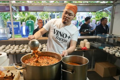 Cita gastronómica 'Vinos + Tapas' en la Acera de Recoletos de Valladolid.