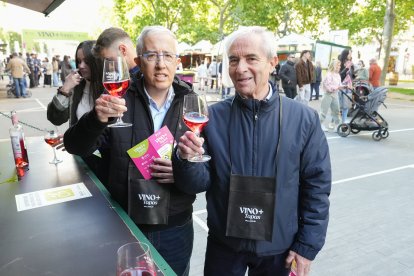 Cita gastronómica 'Vinos + Tapas' en la Acera de Recoletos de Valladolid.