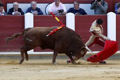 Primer toro de Manuel Diosleguarde con toros de El Pilar