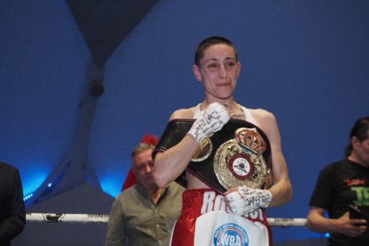 Isa Rivero, campeona del mundo en peso átomo en Valladolid ante Watcharaporn Namphon.