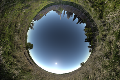 Perspectiva de ojo de pez de la localización del eclipse de Tiedra