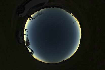 Imagen de ojo de pez de las vistas del eclipse total de sol en San Miguel del Pino